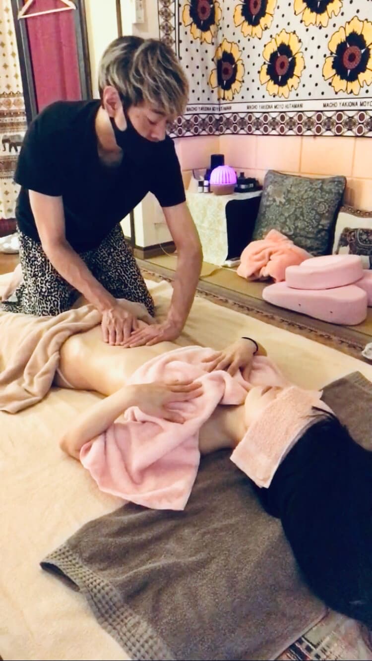 男性セラピストによる「おなか」のアロマトリートメント